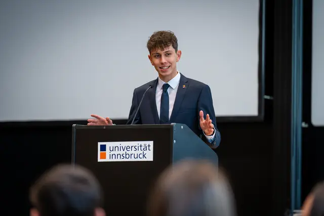 Sixtus Schmiderer wurde mit 95 % der Stimmen zum neuen Landesobmann der Schülerunion Tirol gewählt. | Foto: Schülerunion Tirol / Luca Kolanovic 