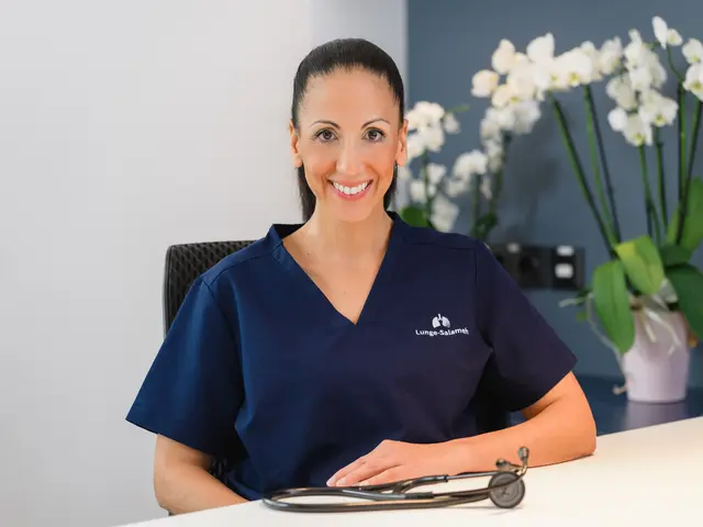 Fachärztin Dr. Salameh behandelt ihre Patientinnten und Patienten bei Lungenkrankheiten, Schlafapnoe und Raucherentwöhnung. | Foto: Fabian Skala