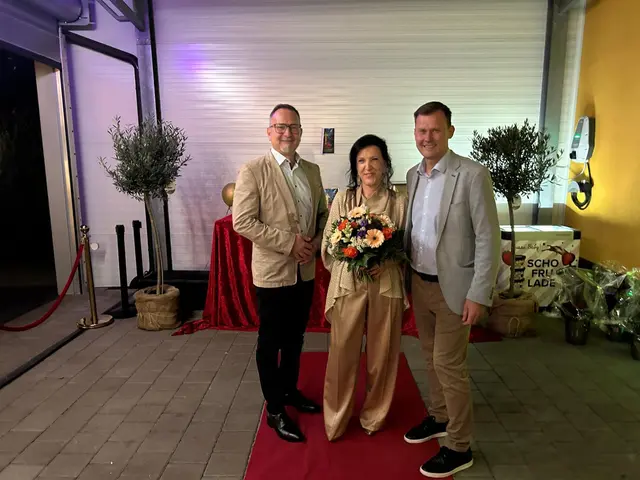 Geschäftsführerin Anneliese Zöhrer freute sich über den Überraschungsbesuch von Bürgermeister Daniel Kos. | Foto: Fotostudio Gimpel/PIL