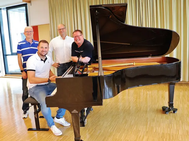 Bgm. Matthias Pokorn. GR Werner Muhr, Stephan Fiedler/Klavierhaus Fiedler und Klaus Eder am Klavier der Musikschule Premstätten | Foto: Edith Ertl