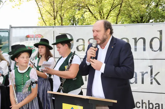 Bgm. Thomas Teubl wies auf die große Bedeutung des Projektes hin. | Foto: Alfred Mayer