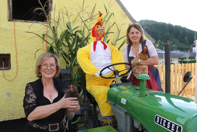 Bauernbackhendlverein-Obfrau Iris Stromberger und Marion Kilzer Ruppnig, Gasthof Wurzerhof-Restaurantleiterin | Foto: Peter Pugganig