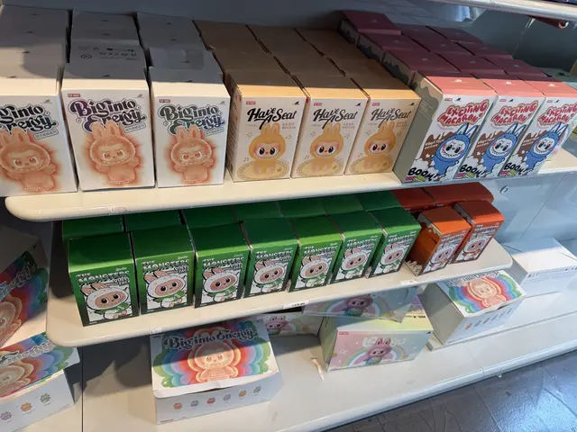 Labubus werden in Überraschungsboxen verkauft und zähle mittlerweile auch hierzulande zu beliebten Sammelobjekten. Auch der kontrollierte Pop-Up-Shop in Wien bedient die Fangemeinde. | Foto: BMF