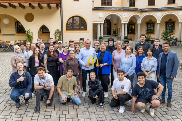 McDonald's Österreich lädt Lehrlinge einmal im Jahr zu einem gemeinsamen Event ein und bietet ihnen dort die Möglichkeit, sich zu vernetzen, auszutauschen und in verschiedenen Workshops weiterzubilden. | Foto: McDonald's Österreich