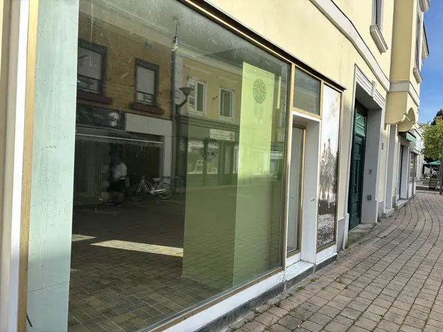 Mit der Novelle der NÖ Bauordnung könnte Leerstand wie hier in der Brucker Kirchengasse leichter beseitigt werden.  | Foto: MeinBezirk/Birgit Bachhofner