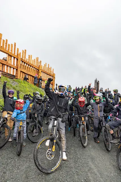 Mountainbike-Star und Vorbild vieler Glemmrider, Fabio Wibmer nahm sich Zeit und fuhr mit den Kindern einige Trials im Learn-to-ride-Park. | Foto: Glemmriders