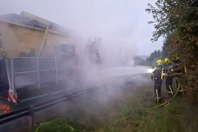 Unter schwerem Atemschutz gelang es nach Stunden, den Brand vollständig zu löschen. | Foto: Feuerwehren des BFV Voitsberg