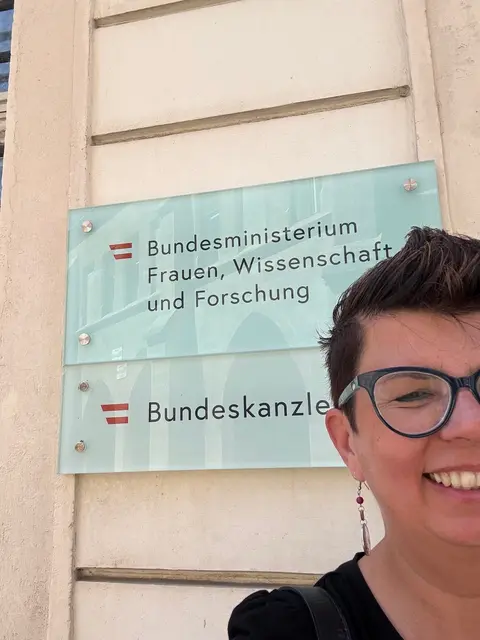 Ein Selfi vor dem Frauenministerium in Wien. | Foto: BR Kerschler