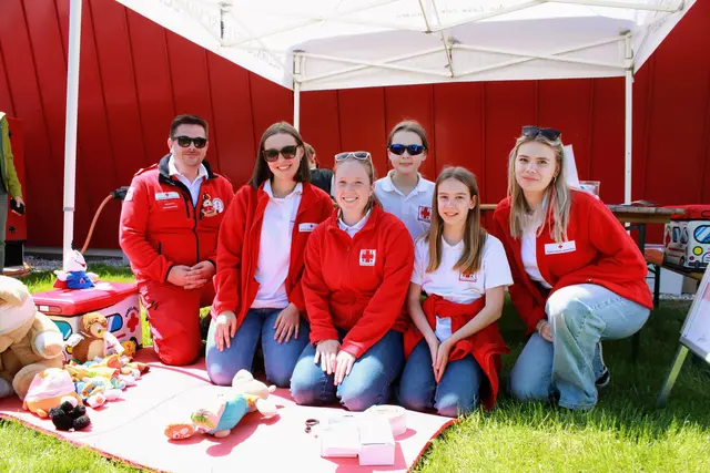 Beim Tag der offenen Tür konnten Bürger:innen die neuen Räumlichkeiten besichtigen, während 68 Kinder und Jugendliche in sechs Jugendgruppen spielerisch Werte wie Teamgeist, Verantwortung und Erste Hilfe erlernen. | Foto: Rotes Kreuz Schwechat