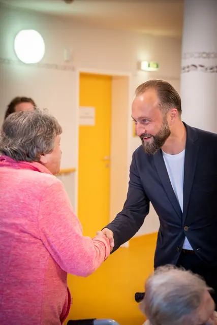Max Lercher zu Besuch im Caritas-Pflegewohnheim in Turnau. | Foto: SPÖ/Windholz