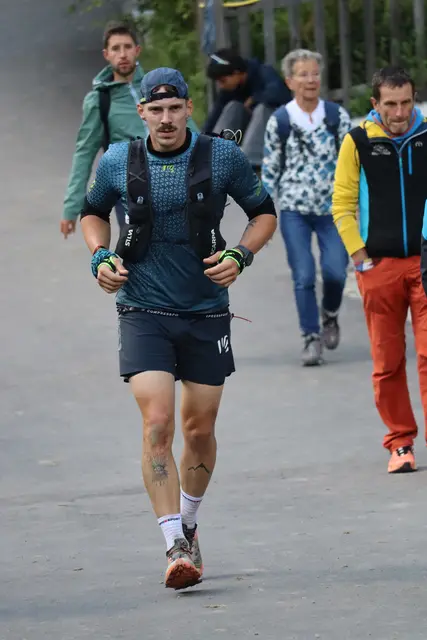 Bei wechselndem Wetter und zahlreichen Fans bewältigte Michael Bauer 175 Kilometer. | Foto: Bauer