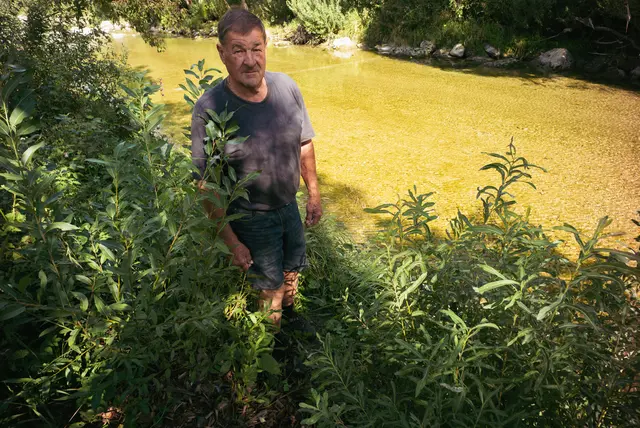 Heribert Wagners Lösung: die Schwarza (im Hintergrund) tieferlegen, oder das Flussbett breiter gestalten. | Foto: Santrucek