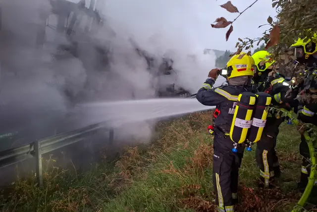 Schwierige Bedingungen bei strömenden Regen und schlechter Sicht für die Feuerwehrleute. | Foto: Feuerwehren des BFV Voitsberg