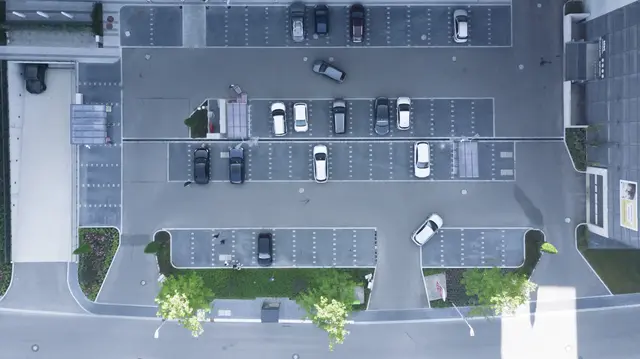 Leerstehende Supermarkt-Parkplätze und Parkplatzmangel in Wiener Randbezirken. Eine Idee aus München könnte diese zwei Probleme lösen. | Foto: Wemolo