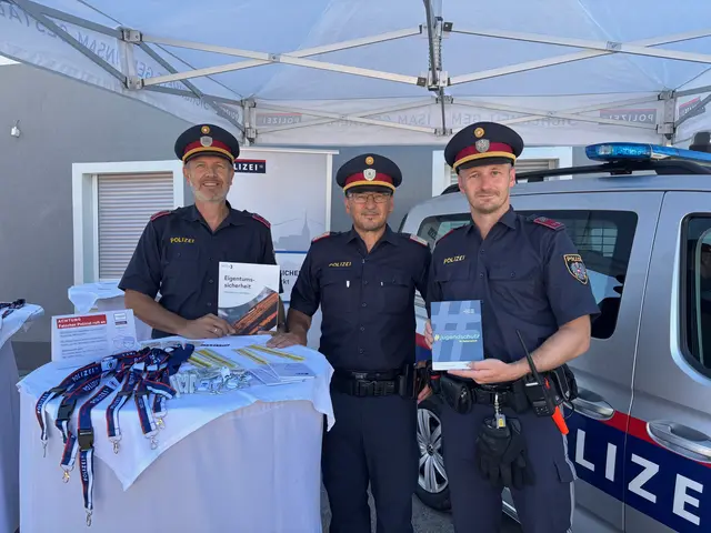 "Sicherheit gemeinsam gestalten": Die Polizei war mit Sicherheitstipps am Wiesenmarkt vertreten und stand für Gespräche und Beratungen zur Verfügung. | Foto: MeinBezirk.at