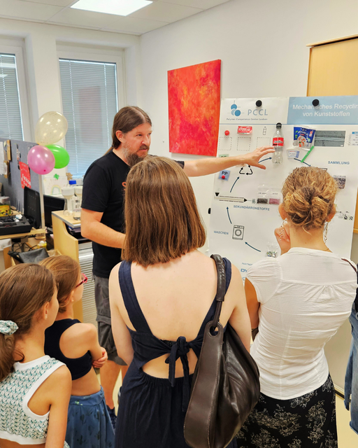 In verschiedenen Räumen an beiden Standorten in Leoben (Sauraugasse und Roseggerstraße) gab es viele spannende Experimente und Forschungsergebnisse zu sehen.  | Foto: Petra Köck/PCCL Leoben
