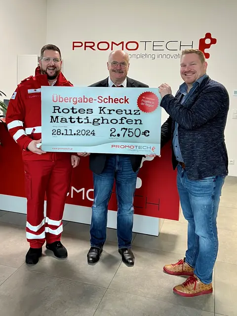 Spendenübergabe ans Rote Kreuz.