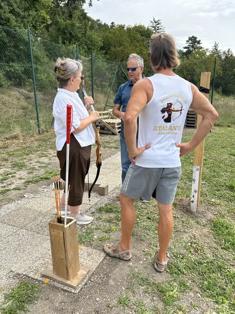 Blindensporttraining mit Enikö Bodor, Parasportler Rudolf Sattler und Präsidenten Franz Toth. | Foto: Atalanta