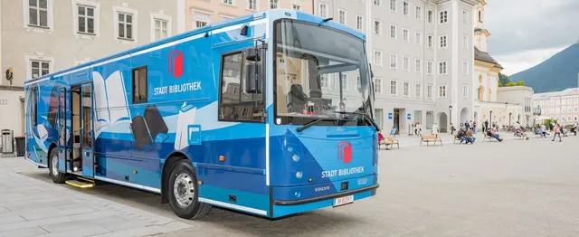 Der MobiBook Bücherbus der Stadtbibliothek Salzburg bringt mit über 5.000 Medien an Bord, Lesespaß und Vielfalt direkt zu den kleinen und großen Leseratten in Salzburg. | Foto: Alexander Killer