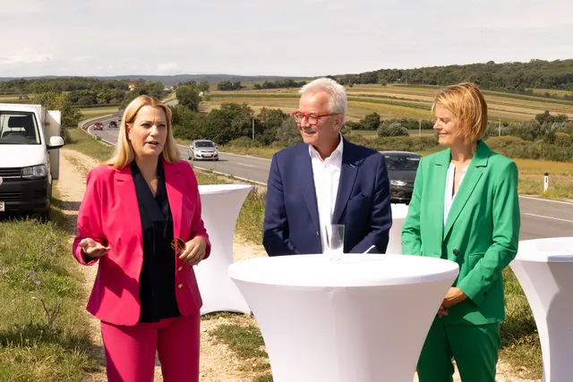 Landesrätin Daniela Winkler mit AVBN-Obmann und Bürgermeister von Bruck an der Leitha, Gerhard Weil, und Geschäftsführerin des AVBN, Heike Reiterits. | Foto: LMS Burgenland