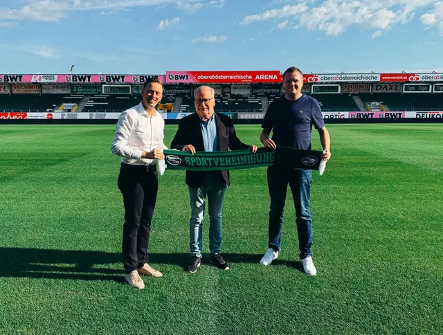 SVR-Präsident Thomas Gahleitner, Erich Marschall (Agentur E. Marschall) und Marketingleiter Tim Entenfellner. | Foto: SV Ried