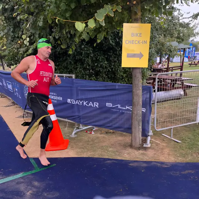 Petschovitsch bewältigte Schwimmen, Radfahren und Laufen in seiner Altersklasse 55–59 und erreichte den 12. Platz. | Foto: ÖTV (Österreichischer Thriatlon Verband)