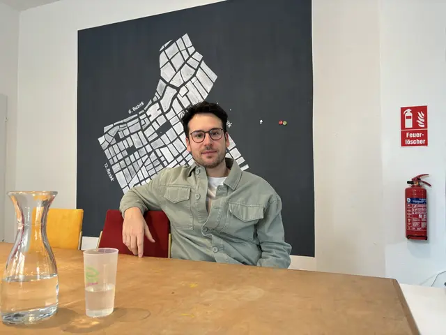 Michael Luxenberger (Grüne) verweist darauf, dass die Frage der Parkraumnutzung im dicht verbauten Bezirk kein einfaches Thema sei. Es werde versucht werden, allen Bedürfnissen gerecht zu werden. | Foto: Nathanael Peterlini/MeinBezirk