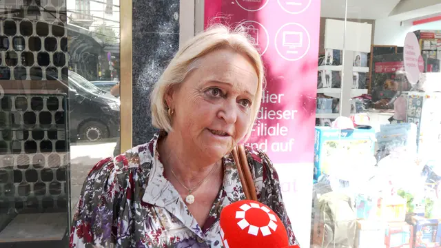 Dass die Öffi-Tickets teurer werden findet Karin "nicht okay".  | Foto: MeinBezirk