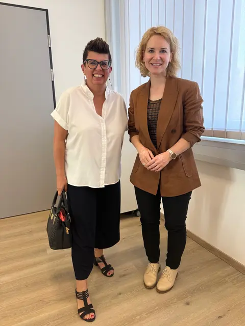 Bundesrätin Bernadette Kerschler mit Bundesministerin für Frauen und Wissenschaft und Forschung Eva-Maria Holzleitner. (v.l.) | Foto: BR Kerschler