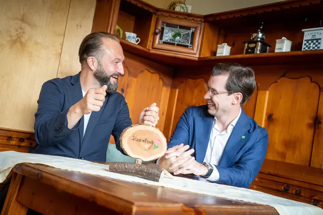 Zwei, die gut miteinander können: die Parteikollegen Max Lercher und Stefan Hofer. | Foto: SPÖ/Windholz