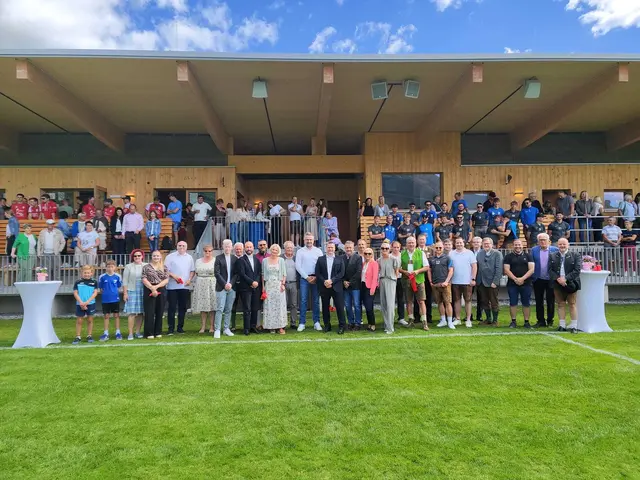 Das Vereinsheim wurde mit vielen Gästen eröffnet. | Foto: Gemeinde