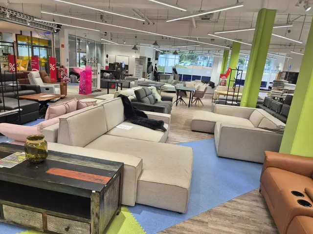 Blick in das neue Geschäft, das auf Möbel, Teppiche und mehr setzt. | Foto: Megapreis Outlet
