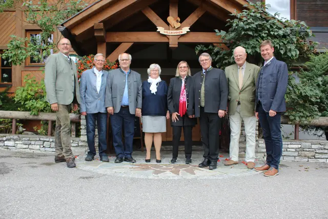 Vizebgm. Hans Josef Kren, Peter Kern (Gattin Maria leider nicht im Bild - Diamantene Hochzeit), Josef &amp; Roswitha Graggaber (Goldene Hochzeit), Katharina &amp; Walter Schitter (Diamantene Hochzeit), Johann Müller (80. Geburtstag), Bgm. DI Andreas Kaiser (v.li) | Foto: Marktgemeinde Mariapfarr