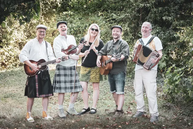 Grüße von der grünen Insel: "Na Mahones ò Inis Beag" spielen im Kulturkeller Ternitz auf. | Foto: Mahones