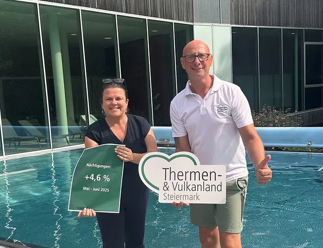 Vorsitzende Sonja Skalnik und Geschäftsführer Christian Contola freuen sich über ein Plus bei den Nächtigungszahlen. | Foto: Thermen- &amp; Vulkanland Steiermark
