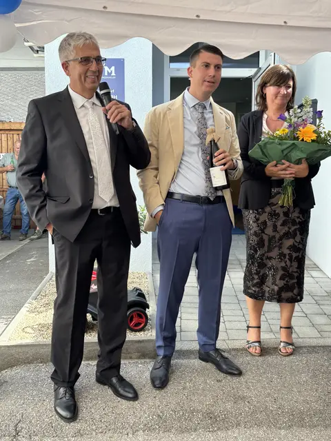 Johann, Alexander und Anni Berthold eröffnen das Fest. | Foto: MeinBezirk/Gabriela Sommer