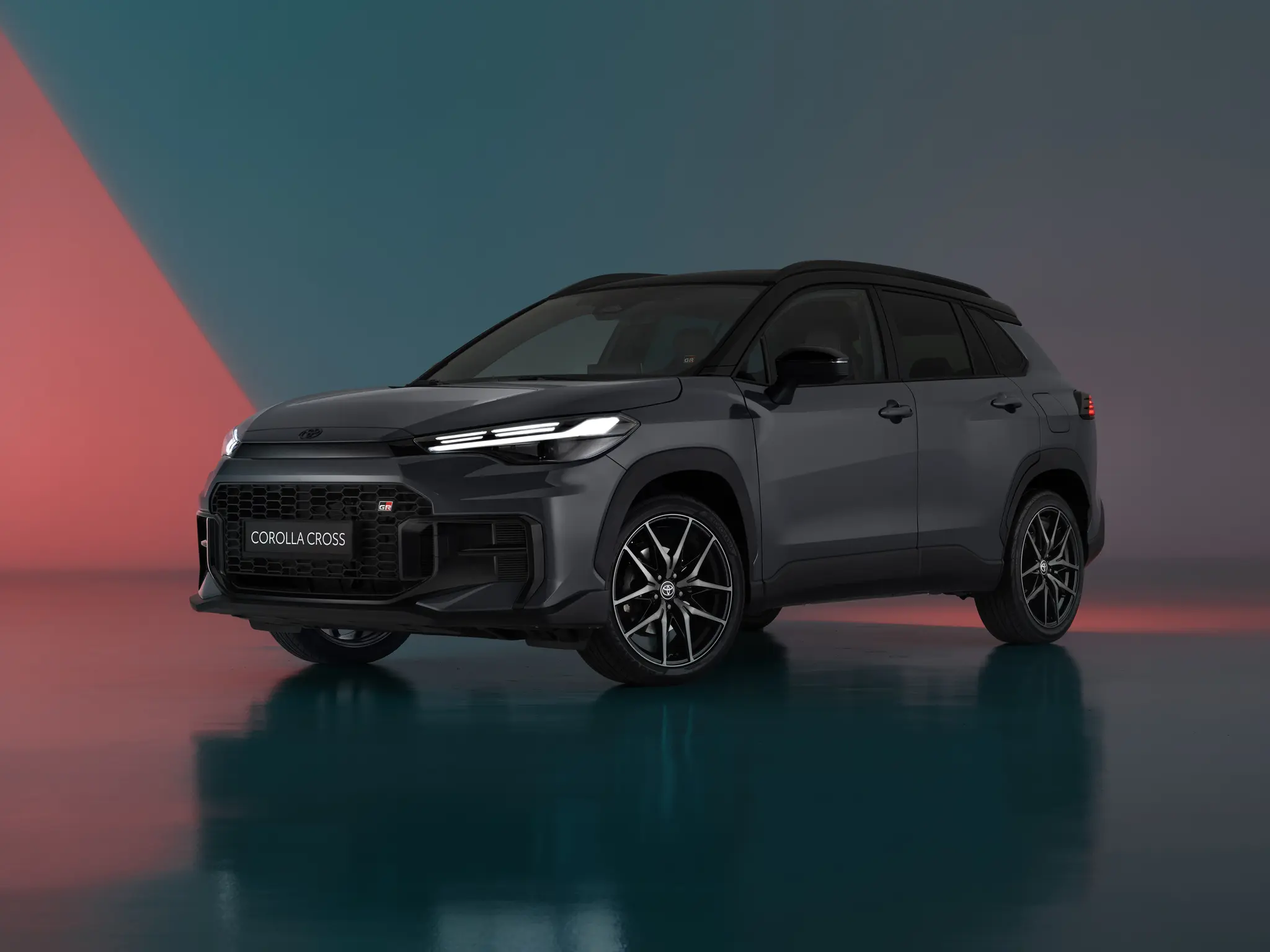 Toyota-Corolla-Cross-rollt-vor