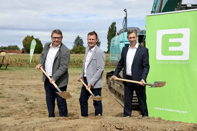 Martin Graf (Vorstandsdirektor Energie Steiermark), Daniel Kos (Bürgermeister Stadt Leibnitz) und Werner Ressi (Vorstandsdirektor Energie Steiermark) | Foto: Energie Steiermark