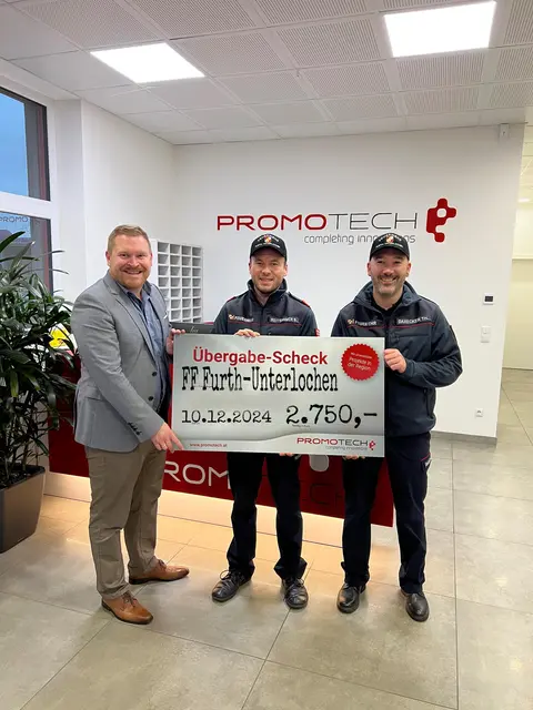 Spendenübergabe an die Feuerwehr.