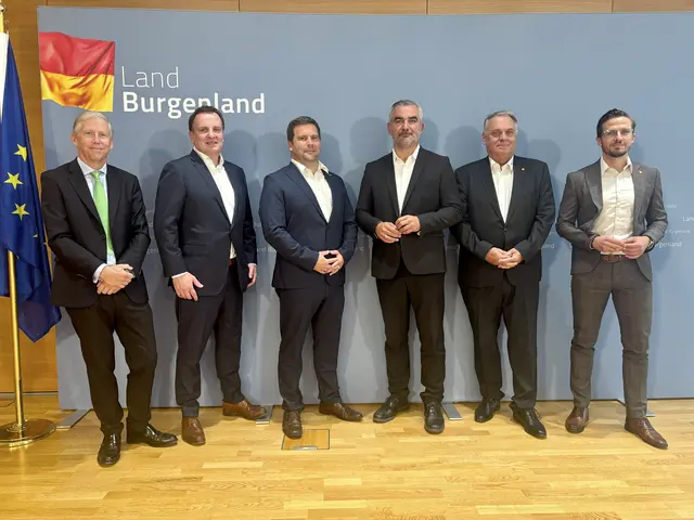 Ludwig Richard (Eigentümer der Dr. Richard Gruppe), Paul Blaguss (geschäftsführender Gesellschafter Blaguss Reisen GmbH), Alexander Randa-Tropper (Postbus AG, Verkehrsleiter Eisenstadt), Verkehrslandesrat Heinrich Dorner, Wolfgang Werderits (Geschäftsführer der Verkehrsbetriebe Burgenland) und Johannes Jandrisevits (Geschäftsführer der Verkehrsbetriebe Burgenland).
 | Foto: Stefan Schneider