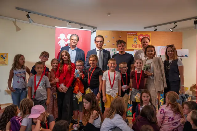 Strahlende Gesichter gab es auch beim Besuchd es "echten" Kapfenberger Bürgermeisters Matthäus Bachernegg (2. v. li. hinten). | Foto: Kinderfreunde Steiermark