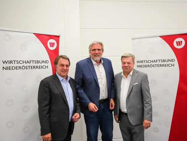 WKNÖ Präsident WBNÖ Landesgruppenobmann Wolfgang Ecker, der wiedergewählte Bezirksgruppen-Obmann Markus Leopold und Abg. z. NR WBNÖ Direktor Harald Servus. (v.l.) | Foto: WBNOE