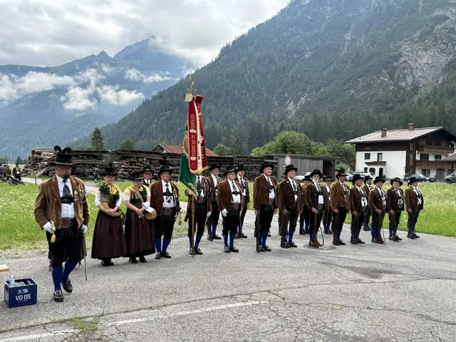 Bei Ausrückungen sind Frauen als Marketenderinnen dabei, wie hier beim Schützenfest in Bach/Stockach heuer im Juli. | Foto: MeinBezirk/Günther Reichel
