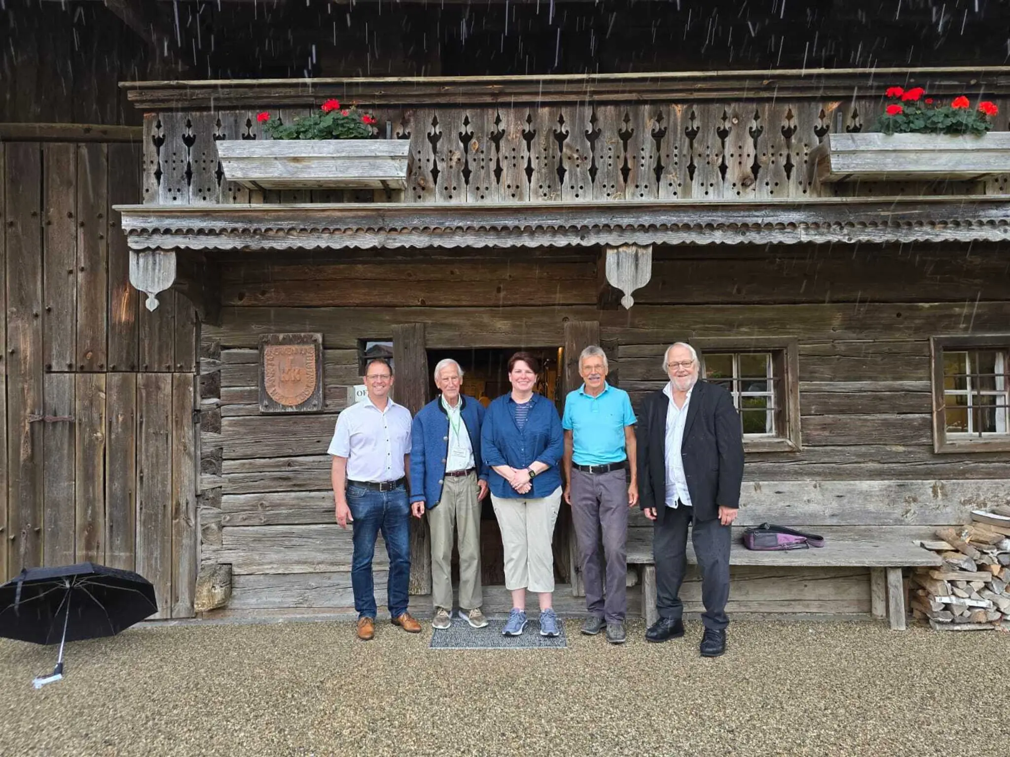 Verwandte-von-Franz-Xaver-Gruber-besucht-Hochburg-Ach