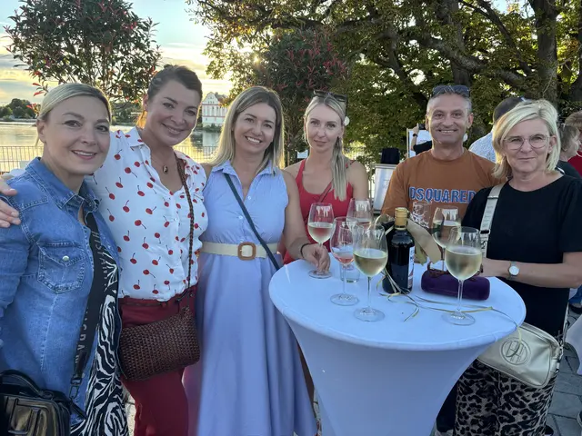 Zahlreiche Gäste kamen zum Opening des neuen "Baumgartner Bistro am Inn" beim neuen Campingplatz in der Barockstadt. | Foto: Ebner/MeinBezirk