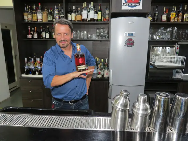 Tom Sipos ist Showbarkeeper der ersten Stunde. | Foto: Sabine Krammer/MeinBezirk