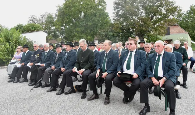 Die Kameraden versammelten sich vor der Kapelle in Dietmannsdorf. | Foto: Doris Ullmann-Schleich