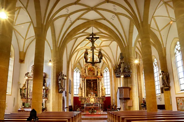 Die dreischiffige Halle der Pfarrkirche Bad Vigaun. | Foto: Josef Kral