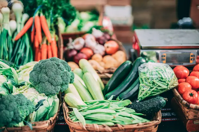 Frisches Obst und Gemüse schmeckt vom hiesigen Bauernmarkt gleich nochmal so gut. | Foto: unsplash