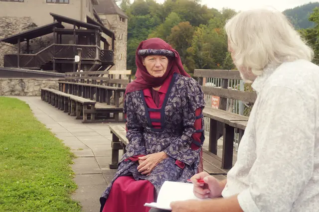 Als Burgfrau auf Burg Oberkapfenberg: Helga Papst ist seit 20 Jahren Mitglied der Kapfenberg Tafelrunde. | Foto: Bigwall Productions/Michael Maili